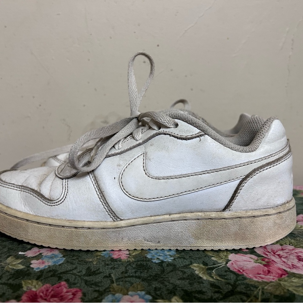 Nike Women's White and Gray Sneakers